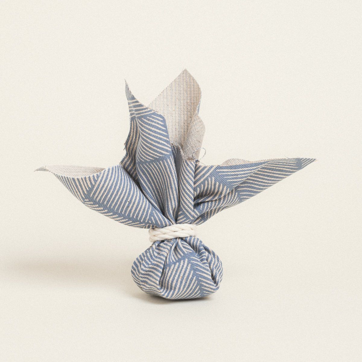 Beauty Home ΜΑΝΤΗΛΙ 27 x 27 cm ΔΙΑΓΩΝΙΕΣ ΓΡΑΜΜΕΣ ΜΠΛΕ